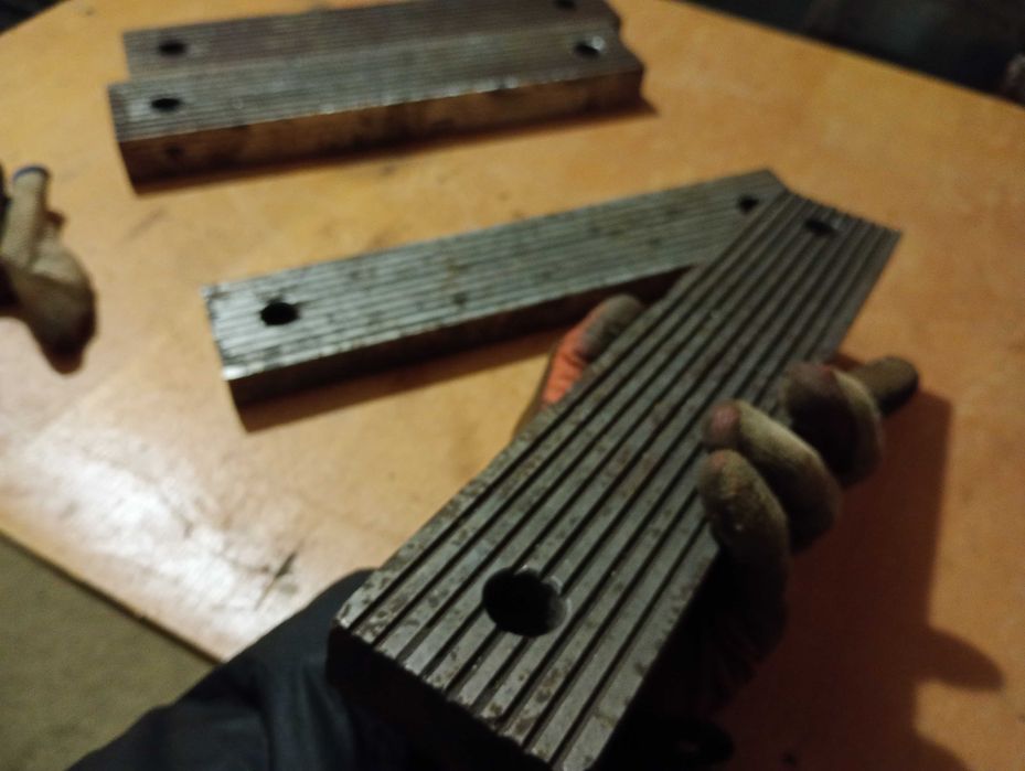 Планки губки прижимные поджимные тисков бзсп станочные запчасти винт