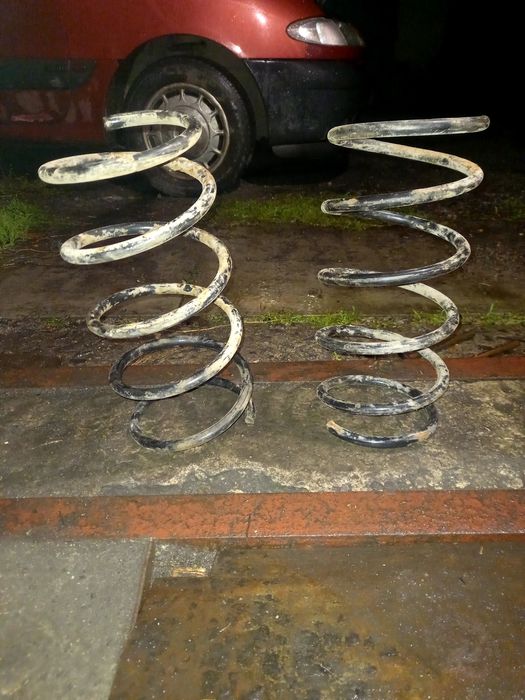 Продам передні пружини рено 25