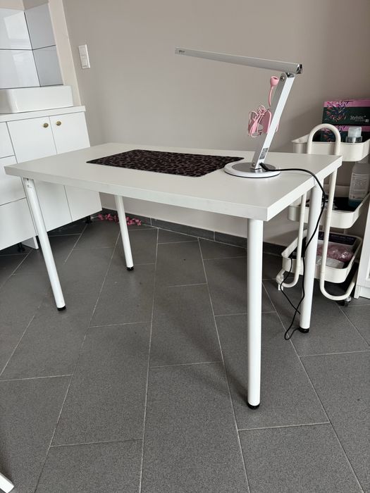 Biale biurko ikea