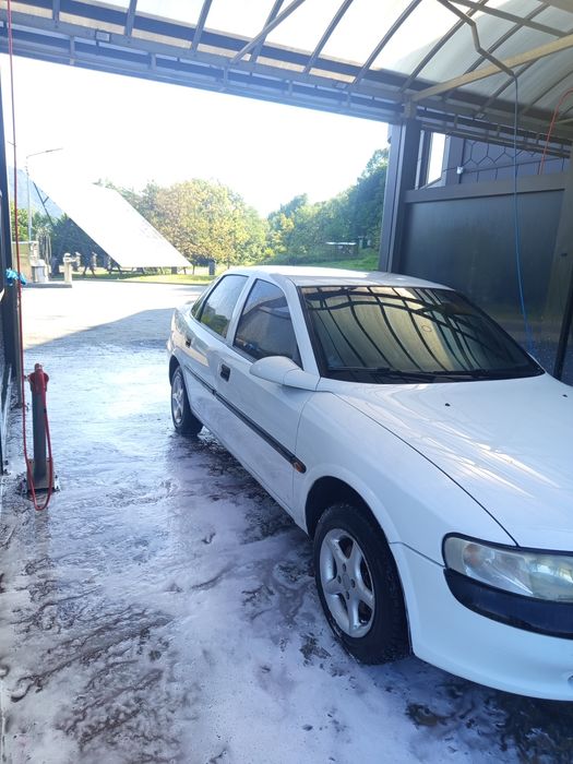 Opel Vectra B (1.8 бензин).