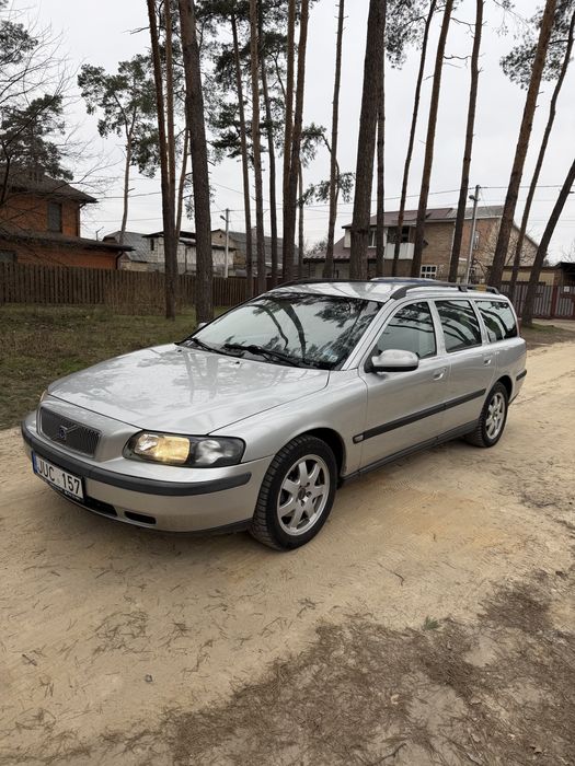 Volvo XC 70 2.4 дизель механика 2004 год