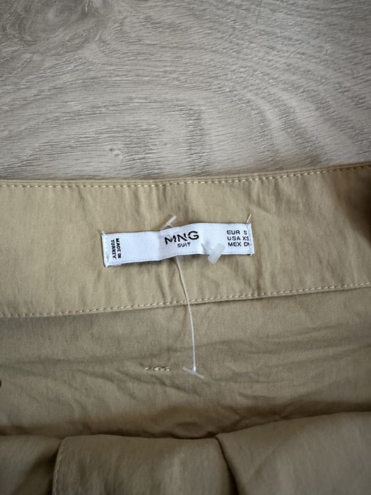 Спідниця бренду Mango