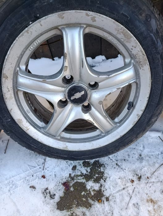 Продам зимову гуму на титанах 155-65 R14 .