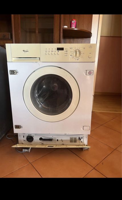 Maquina de lavar roupa e loiça