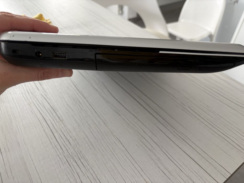 Toshiba i3 + SSD 240GB – Rápido – Ericeira