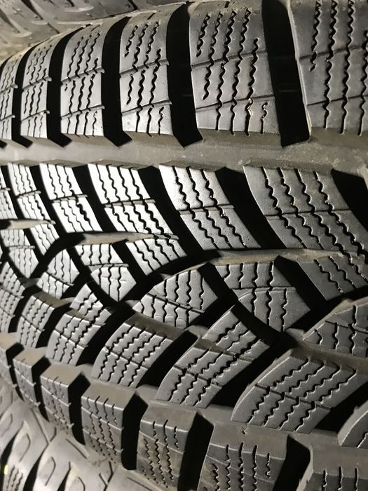 Як НОВІ  Шини б/у зима 215/60 16 Goodyaer ultra grip Perfomance