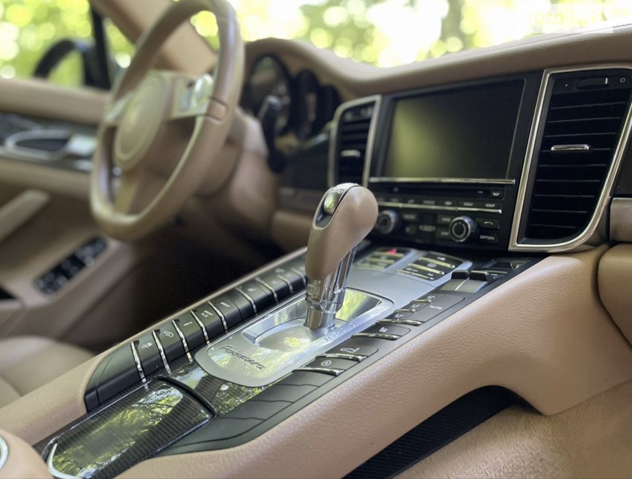 Продам авто Porsche Panamera 4S