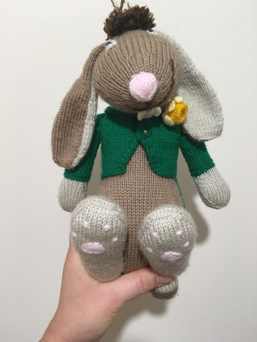 Вязанная игрушка. Заяц.