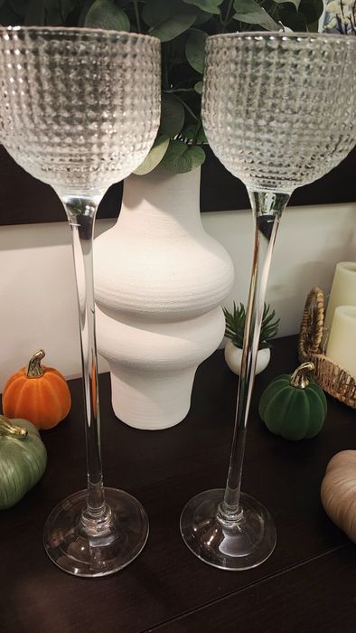 Castiçais lindíssimos em tons de branco