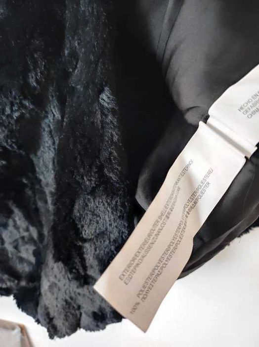 Sztuczne czarne futro Pull & Bear S