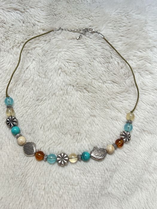 Piękny kolorowy naszyjnik i