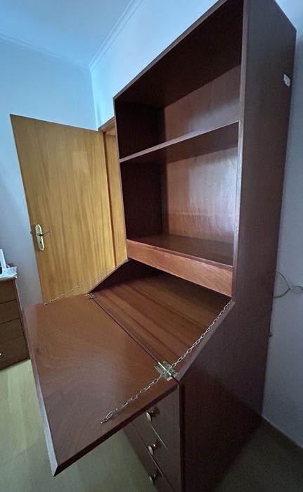 Escrivaninha em madeira de cerejeira – 1,85m altura / 80cm largura