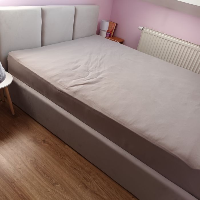 Sprzedam lozko tapicerowane 140x200