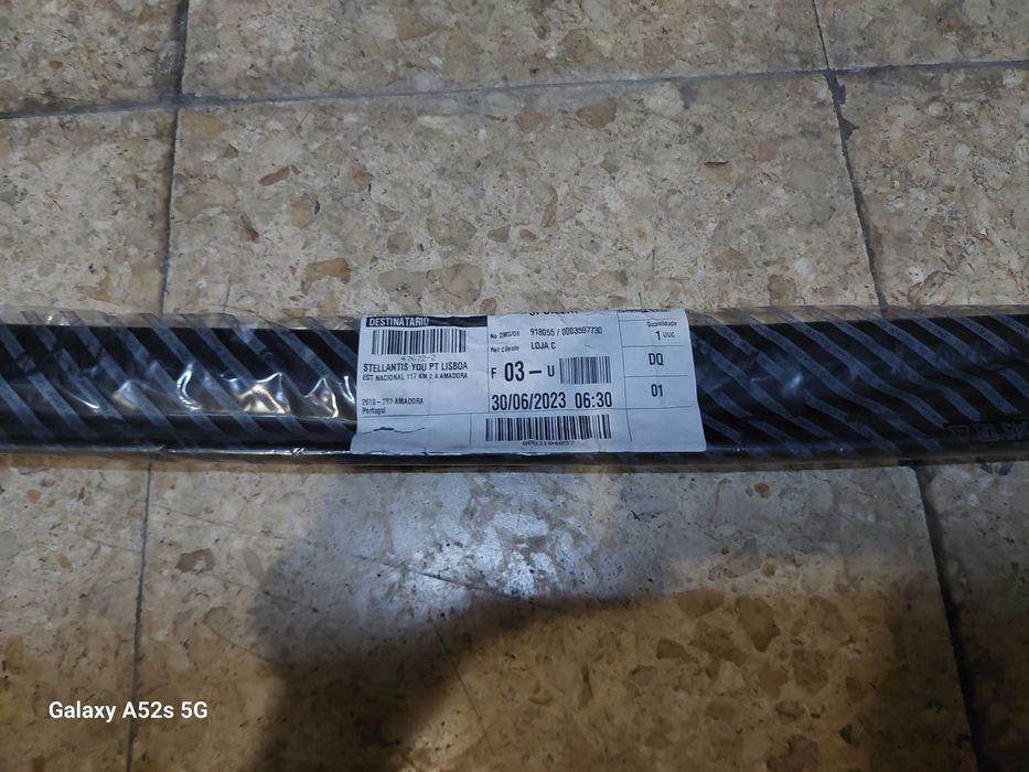 Resguardo de motor e batente em borracha para capot. Fiat Punto HLX.