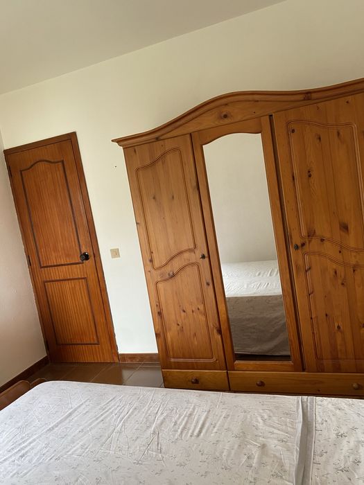 Quarto espaçoso, luminoso e pronto a entrar