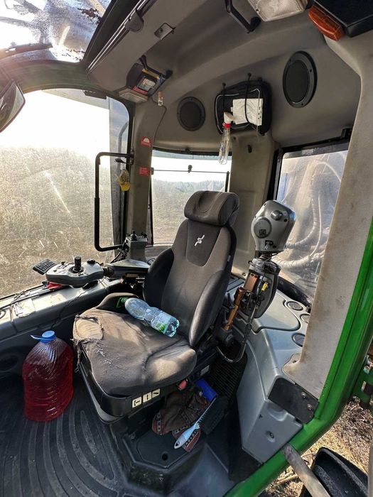 Продається спецтехніка John Deere 1510E + на базі дробарка BRUKS