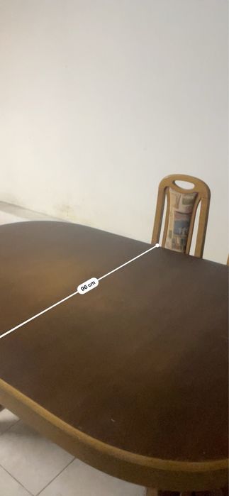 Conjunto de mesa extensora de madeira e 6 cadeiras