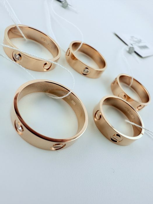 Золоті каблучки нові