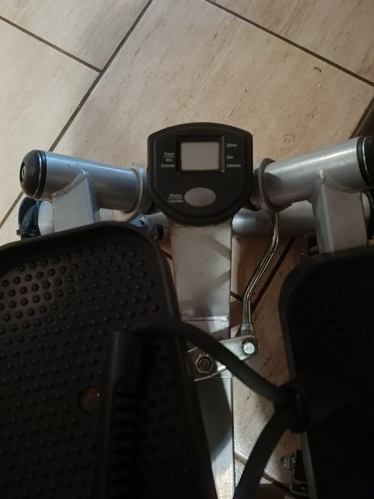 Ładny stepper z gumami oporowymi