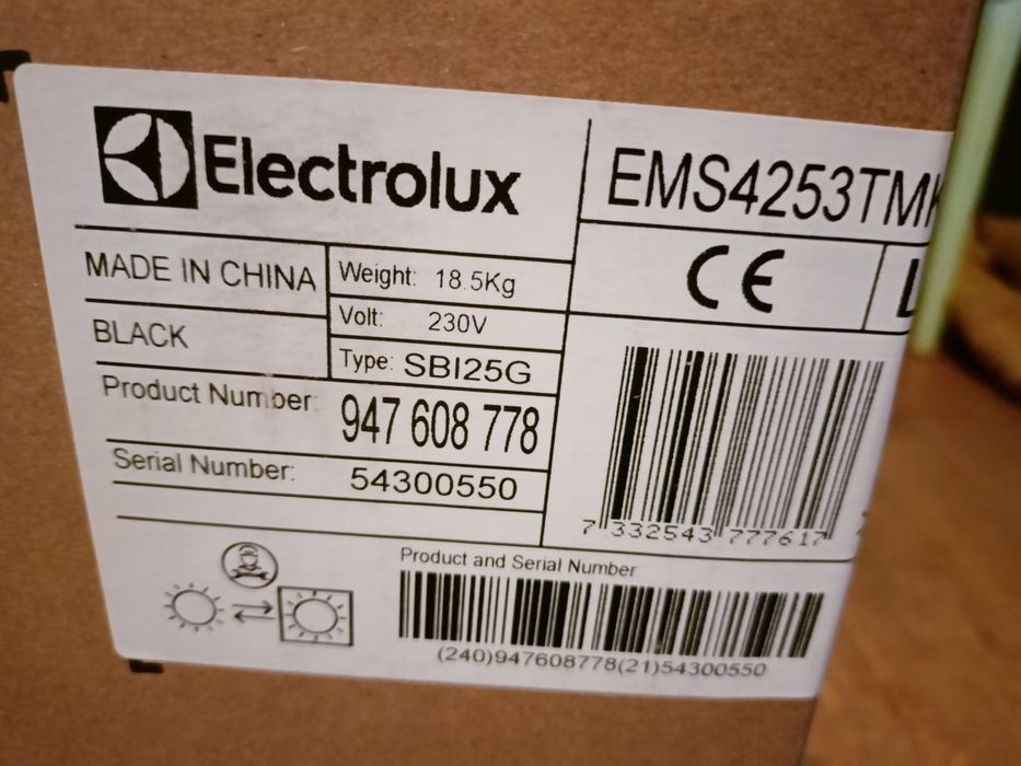 Nowa Kuchenka mikrofalowa Electrolux EMS4253TMK Grill