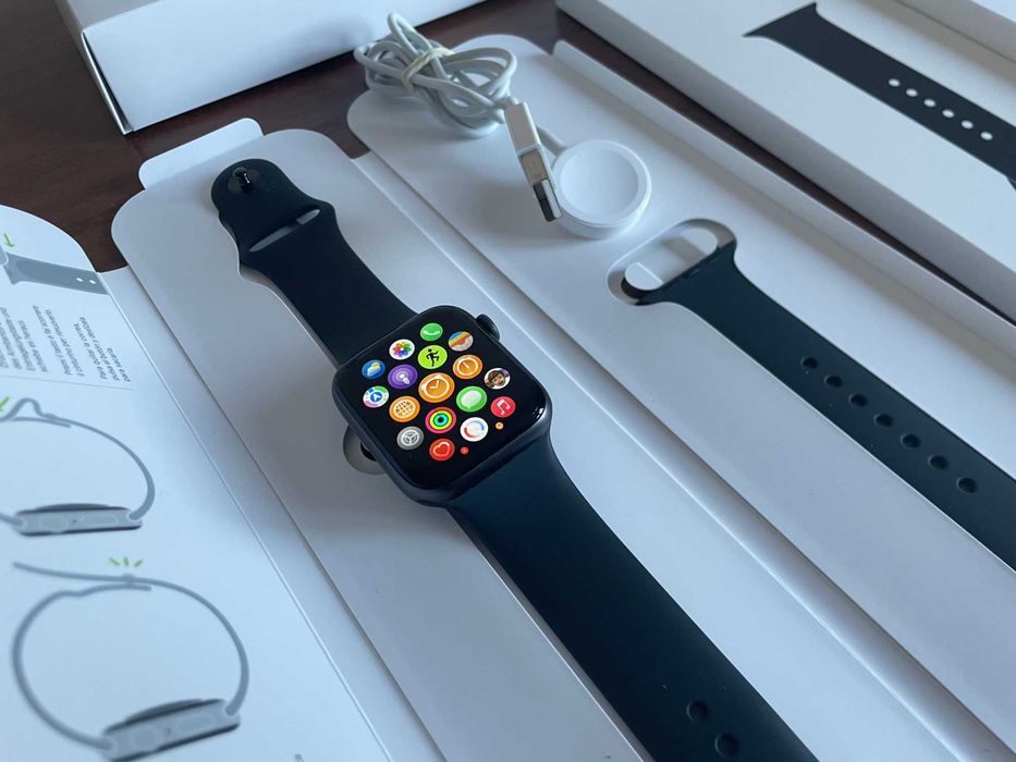 Apple Watch 6 (44mm) Space Gray ИДЕАЛ + 5 ремешков + защитные пленки