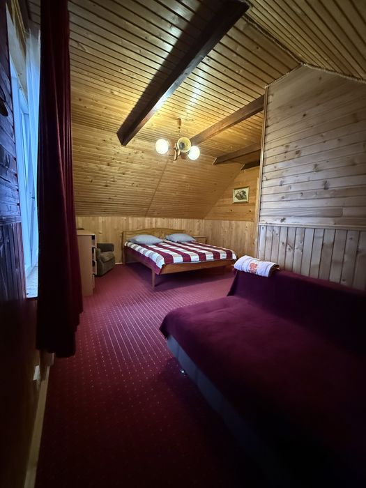 Здається садиба “Під лісом у Гіда!