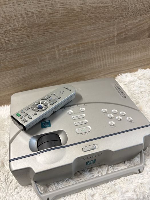 Sony LCD Projector VPL-CS2