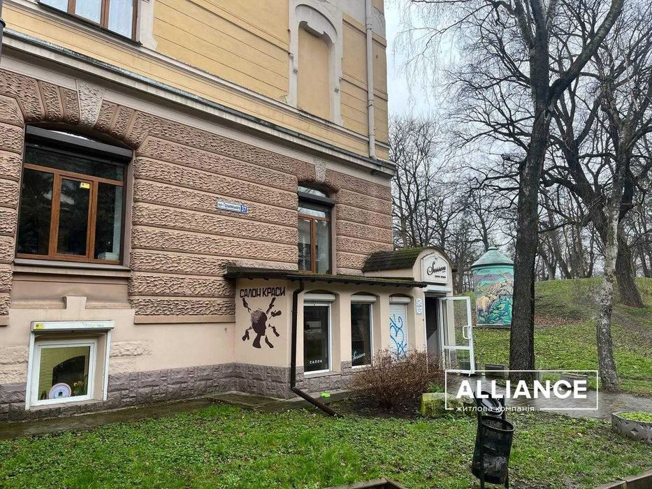 Хороша комерція з ремонтом в самому центрі міста! 70м2