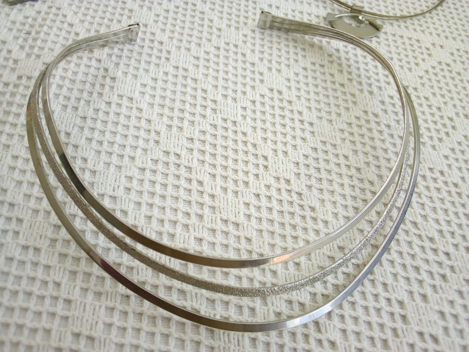 Lote de 3 Colares / Gargantilhas! Preço global - 6,00 € !