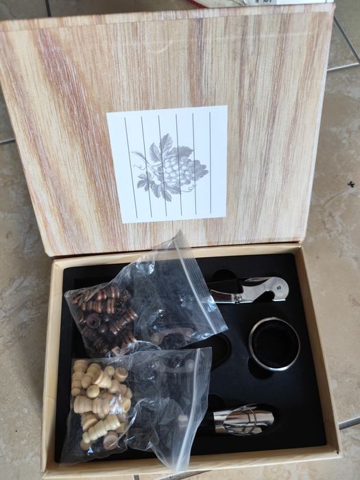 Wine book + jogo xadrez