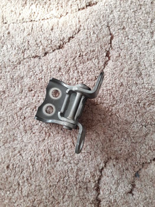 Петля нижняя передней левой двери, Honda Accord (2003-2008)