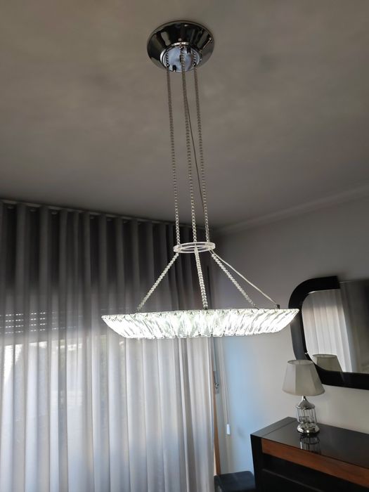 Candeeiro o de sala com 2 tipos de luzes