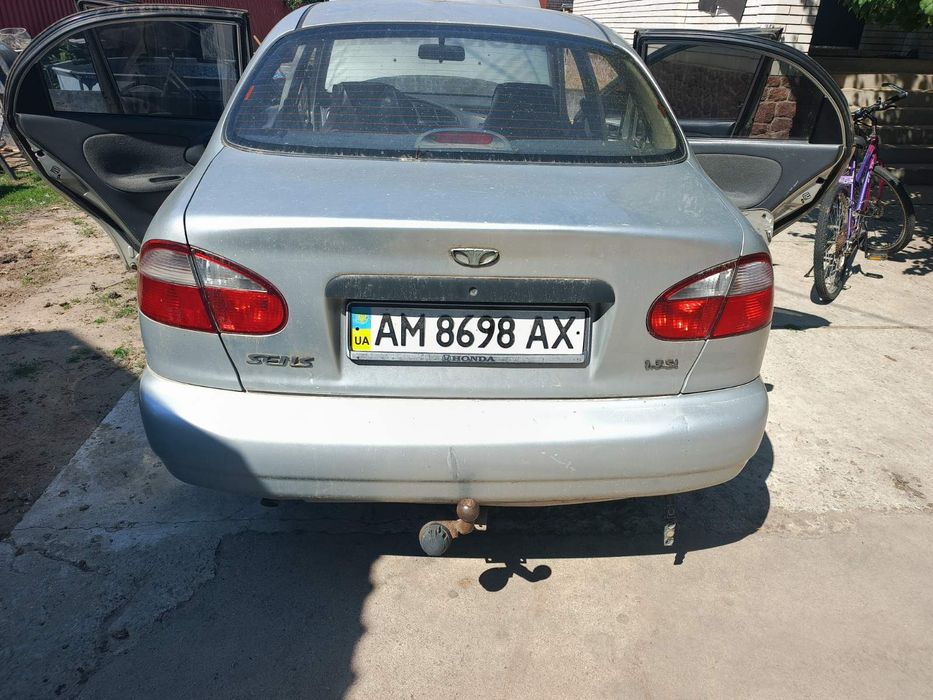 продам машину 2005 року