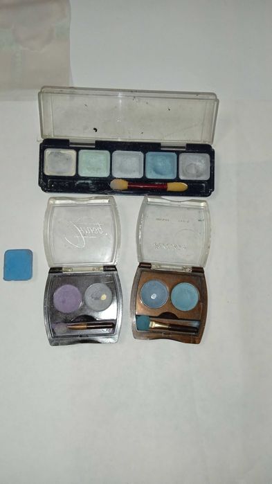 Набор: тушь новая, тени б.у