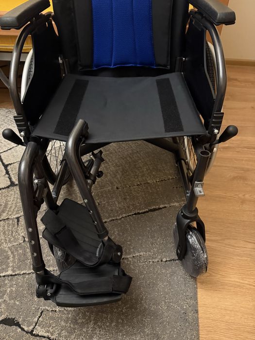 Wozek inwalidzki  lekki 2 lata gwarancji