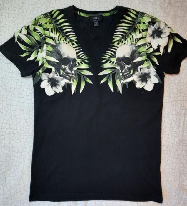 Футболка з черепами