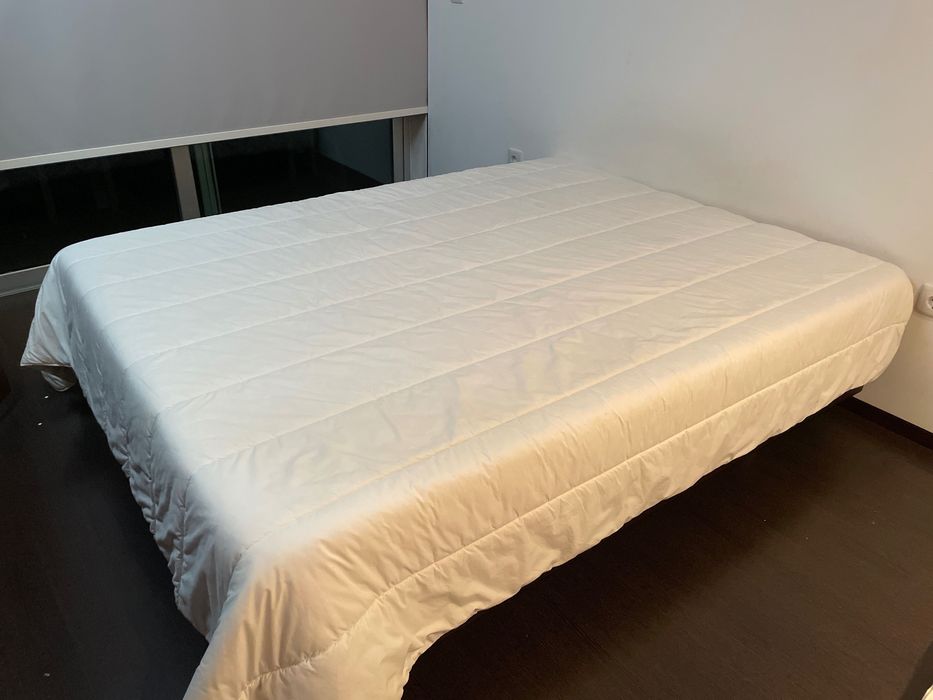 Sumier de casal. Ótimo estado