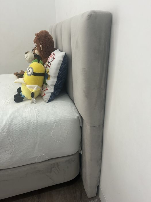 Cama individual com colchão – Estado impecável