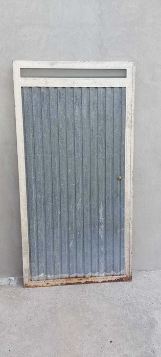 CONJUNTO DE 2 PORTOES EM FERRO com almofadas em zinco canelado