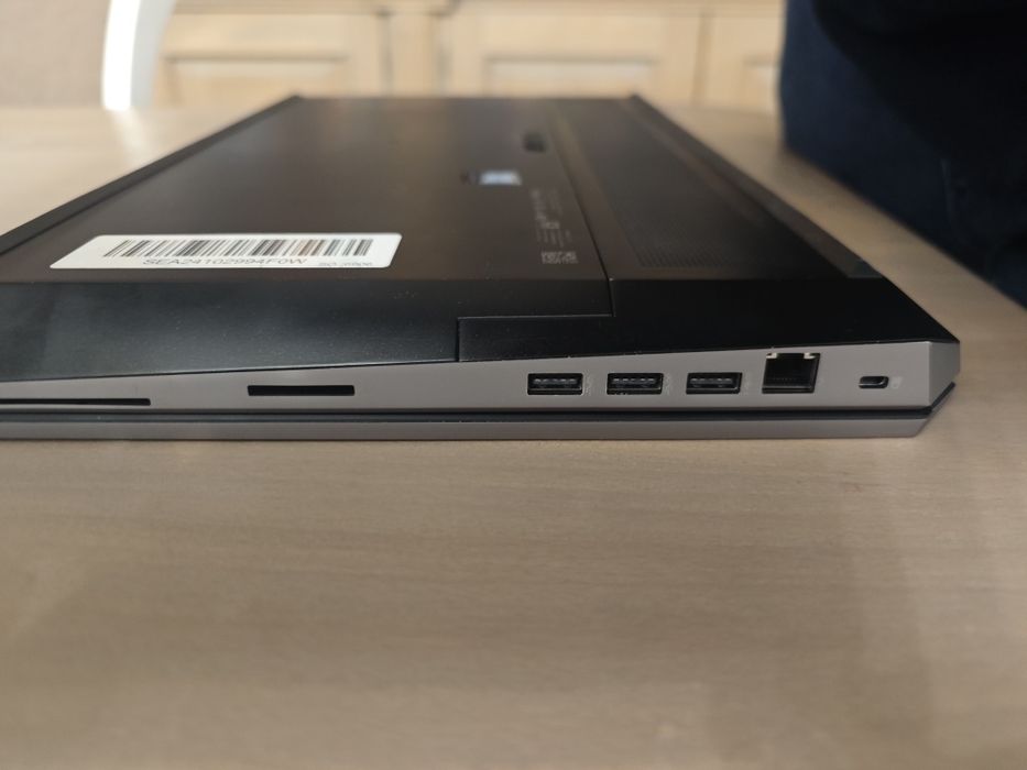Ноутбук HP Zbook 17  g7