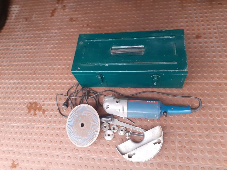 Rebarbadora bosch 1600w e 6500 rotações profissional. Igual a nova.