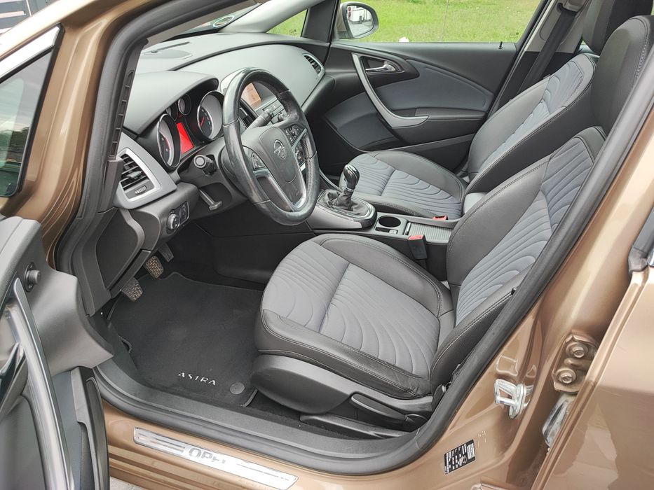 Opel Astra J hatchback 2014r bogata opcja