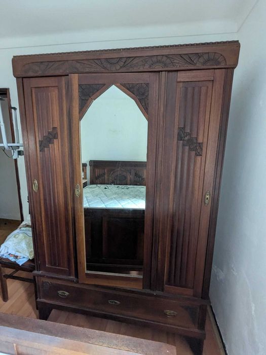 Conjunto de quarto em madeira