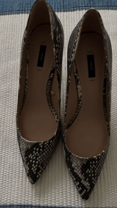 Sapatos animal print da Mango