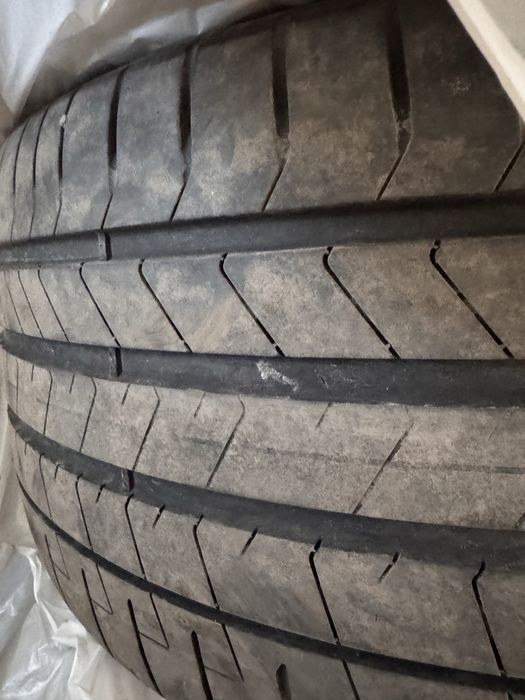 Шини Pirelli PZero 285/35/21-255/40/21 BMW i7