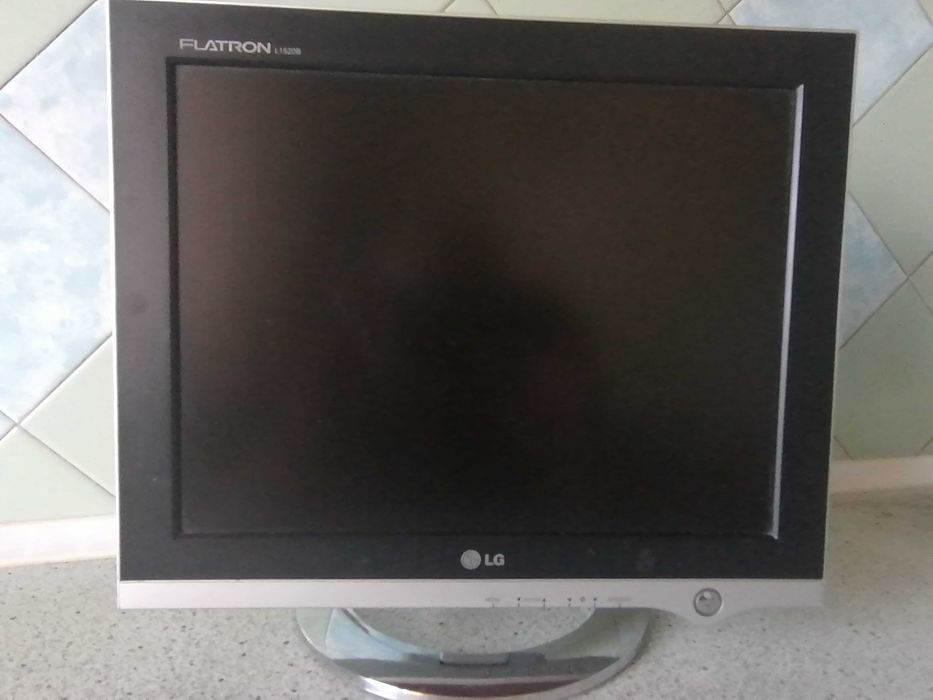 Монитор LG 1520 B