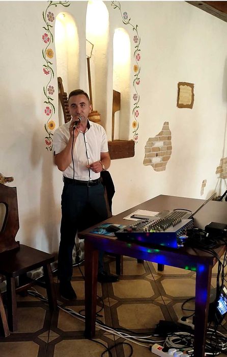 Ведуча сучасних свят в супроводі живого виконання сучасних пісень)