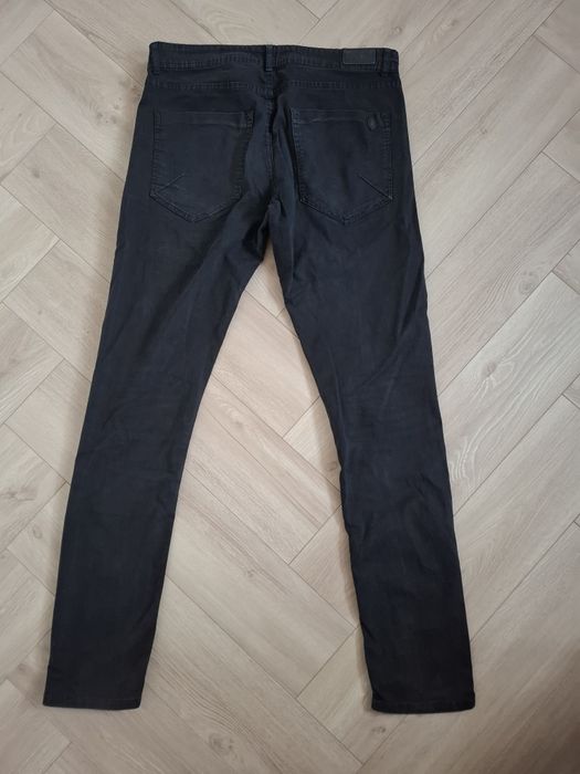 Bershka skinny fit spodnie czarne 40