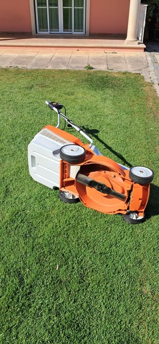 Corta relva a bateria Stihl RMA 235
