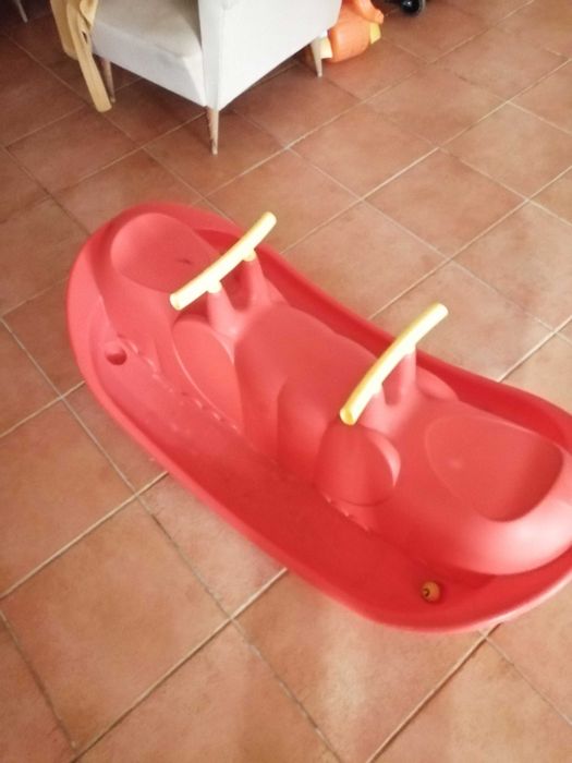 Carro elétrico com oferta de baloiço